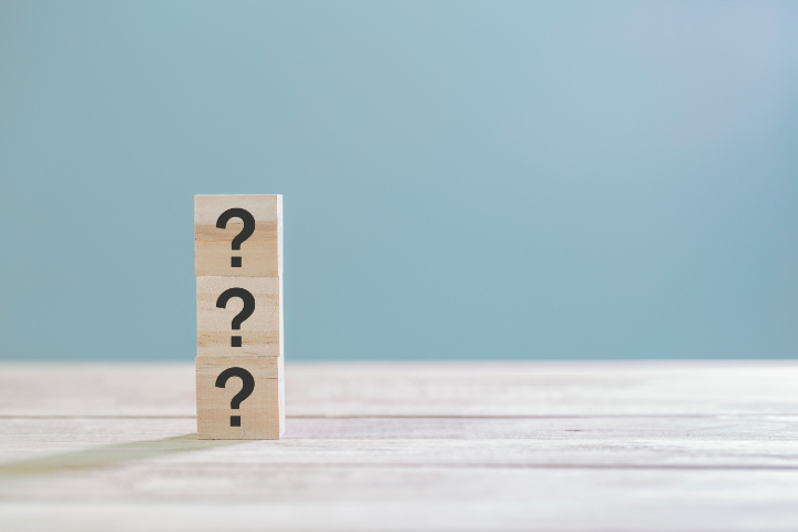 審美歯科治療に保険は適用されるのか考えるイメージ