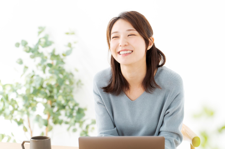 笑顔の女性