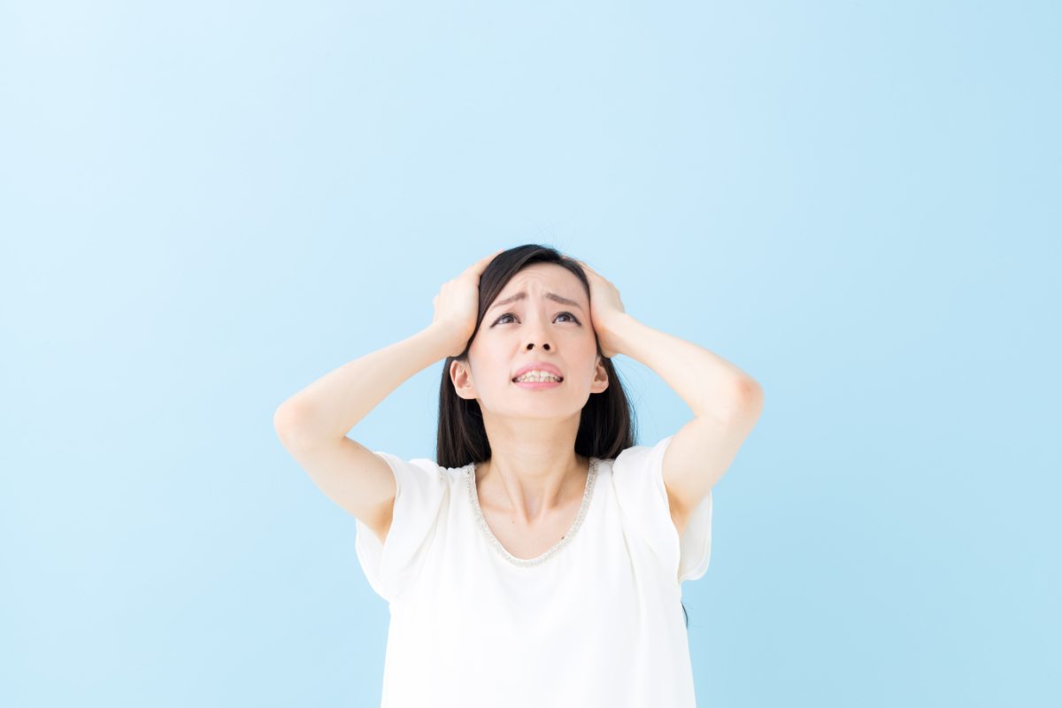 歯を失う恐れに怖がる女性