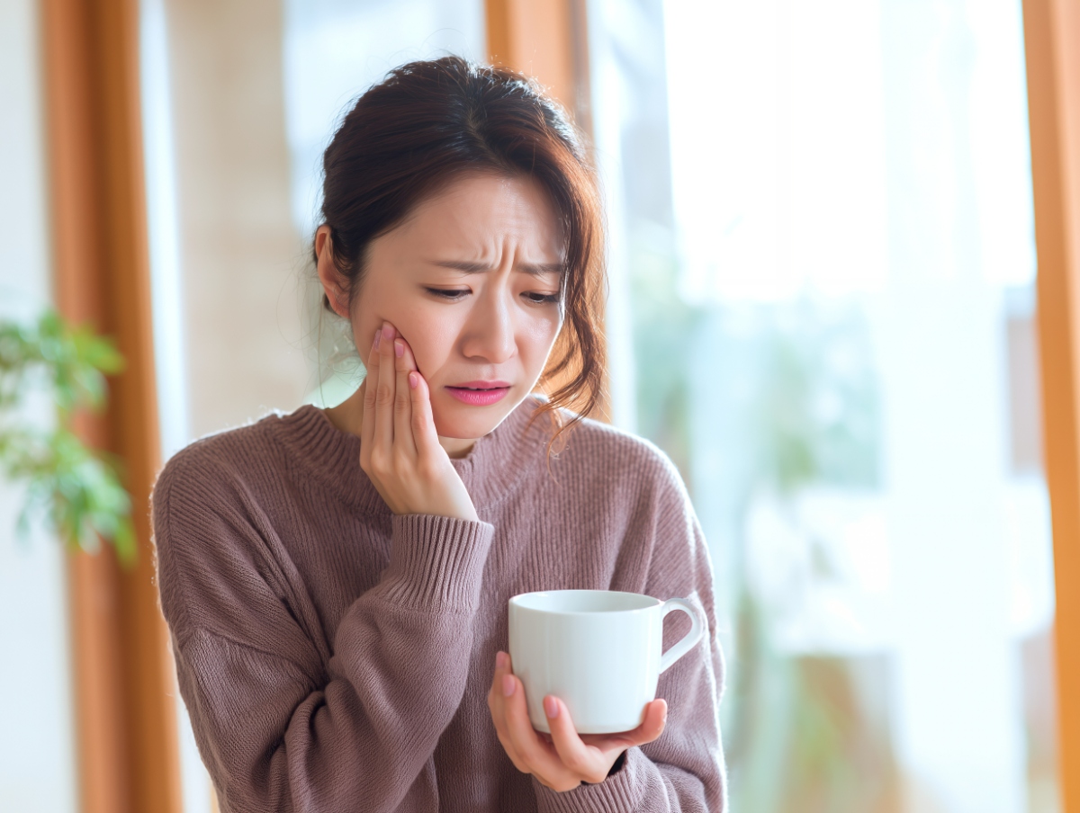 ホワイトニングで歯がしみるのはなぜ?